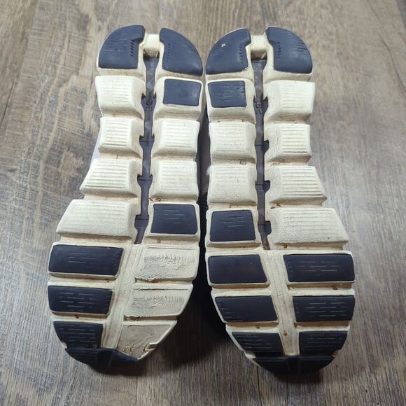 On Running Athletic Shoes in Black and Gray - Picture 10 of 12